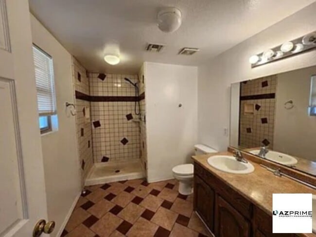 Building Photo - W Bonnie Ln