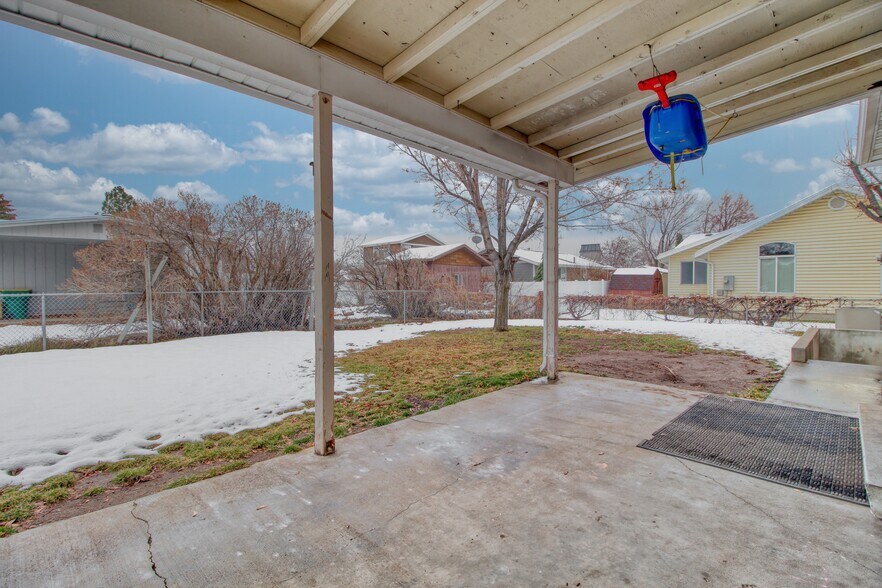 Building Photo - 492 N 1120 E