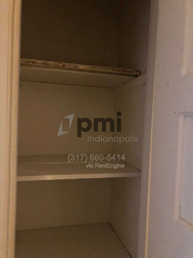 Building Photo - 402 N Delaware St