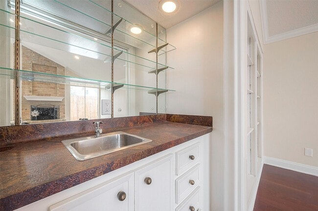 Building Photo - 15910 Tumbling Rapids Dr