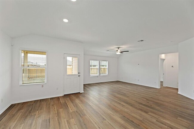 Building Photo - 443 Sebring Cir