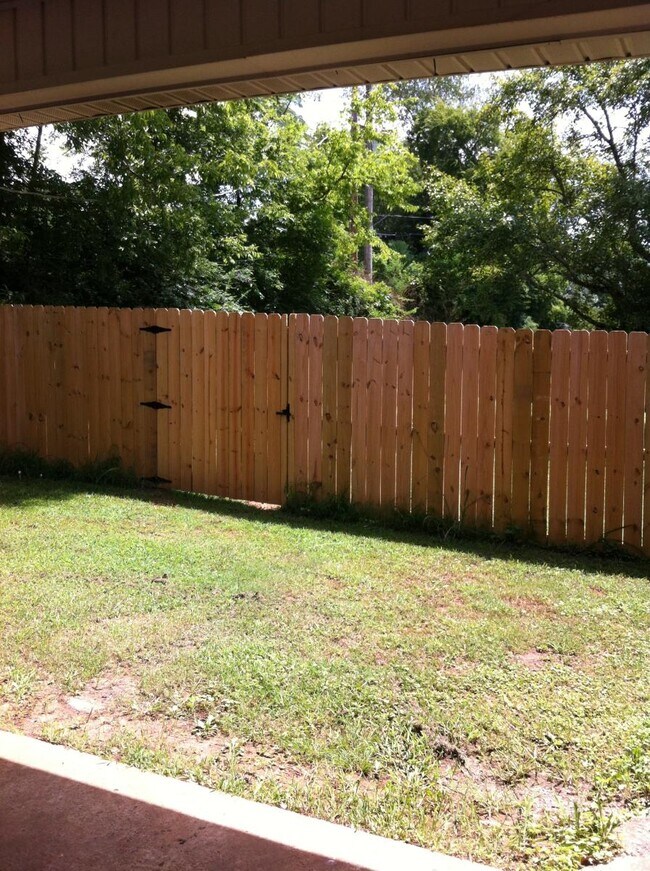 Building Photo - 104 Walker Ave