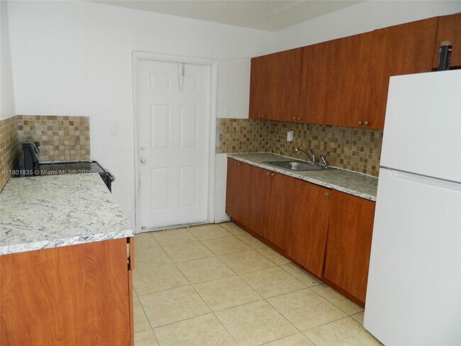 Building Photo - 2620 NW 18th Terrace