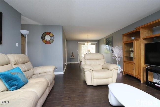 Building Photo - 4 Bedroom 3 Bath Home Available in August!