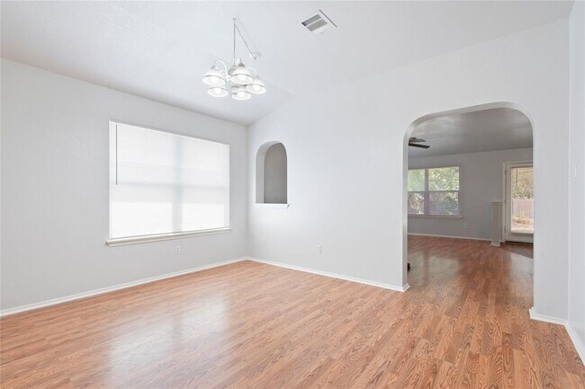 Building Photo - 3307 Blue Ridge Dr