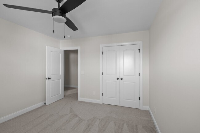 Building Photo - 4400 Laurel Rdg Dr