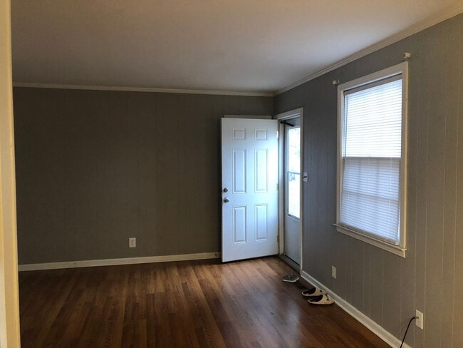 Building Photo - 3 Bedroom Home For Rent Near Post!