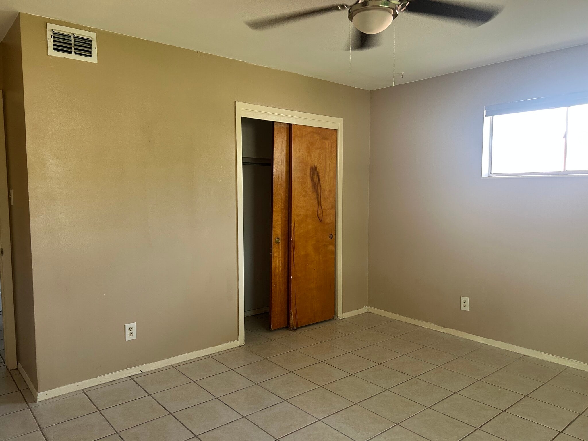 Master Bedroom - 601 E Williamson Ave