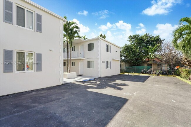 Building Photo - 1630 NW 18th St