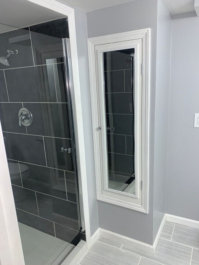 Building Photo - Beautiful 3 bed 1 bath home.  Wait till yo...