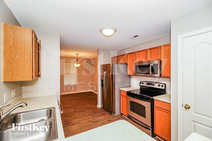 Building Photo - 151 Peterborough Dr