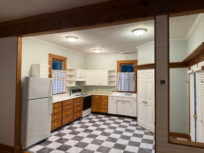 Building Photo - 162 Johnson St