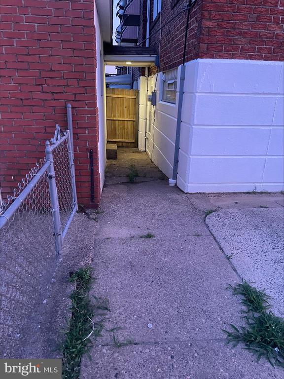 Building Photo - 7151 Brous Ave