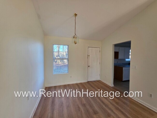 Building Photo - Awesome 3 bd/ 2 bath home / Ranch Home / No Steps / Upgrades Galore / Great Location