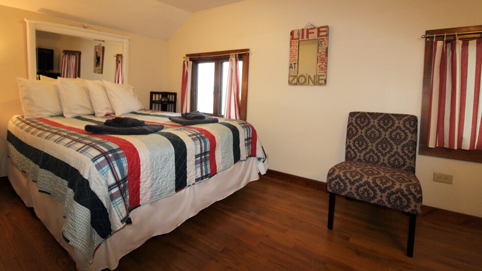 Bedroom - 237 Lake Shore Dr S