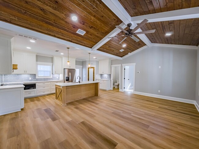 Building Photo - 807 Cherokee Ave