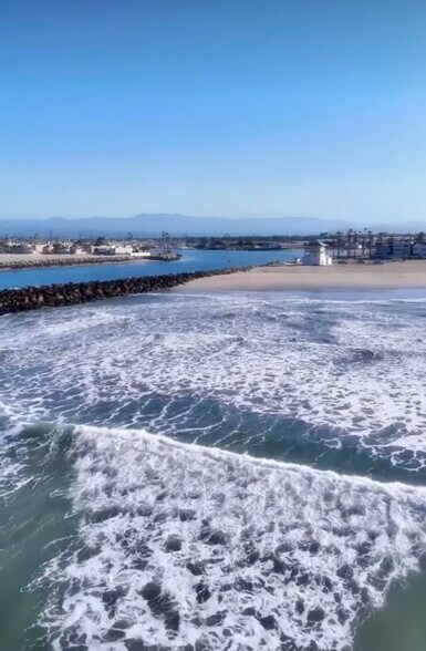 Building Photo - 328 Lakeshore Dr