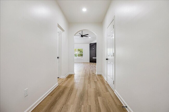 Building Photo - Stunning New Construction House in East Memphis!