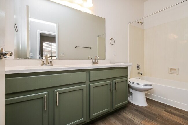 Building Photo - 3353 E Santa Fe Ln