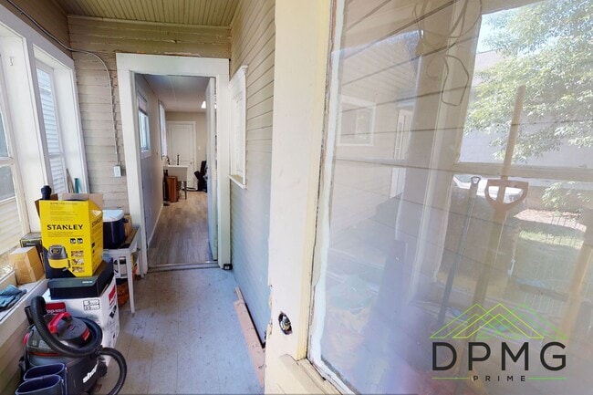 Building Photo - 132 S Clemens Ave