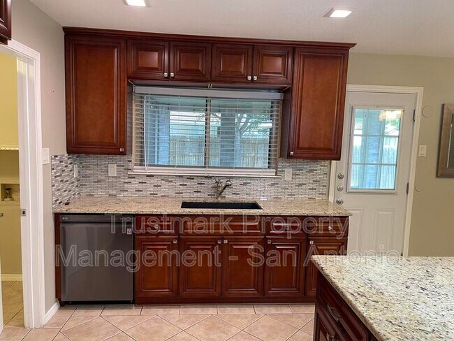 Building Photo - 8335 Bent Meadow Dr