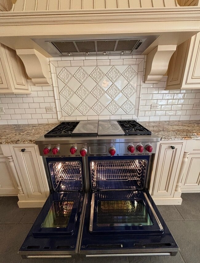 Building Photo - 310 N Prairie Ave