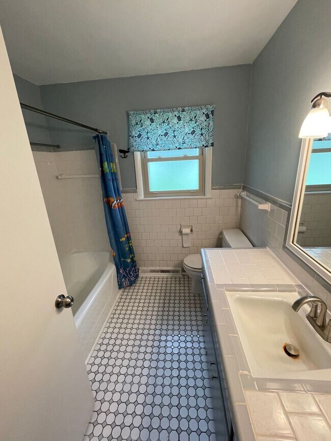 Building Photo - 3 Bed/2 Bath Home with 2 Car Garage