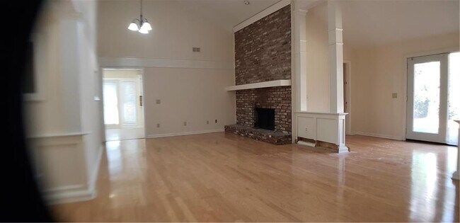 Building Photo - 4083 Deerbrook Way SW