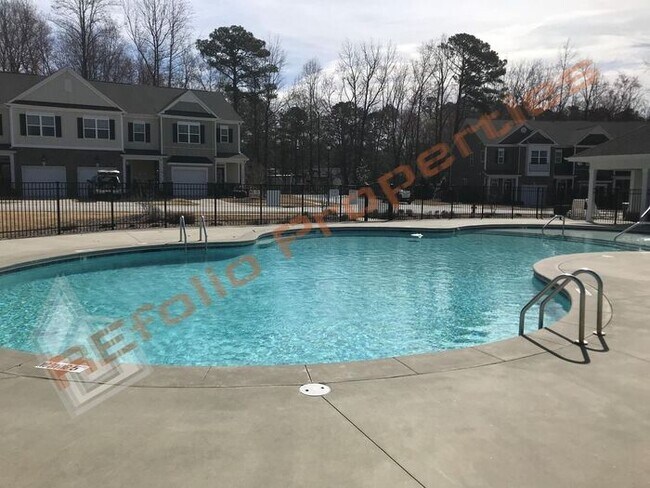 Building Photo - Beautiful 2 Story 3 Bedroom End Unit Townh...