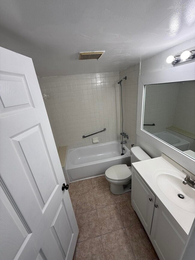 Building Photo - 1110 Green Pine Blvd