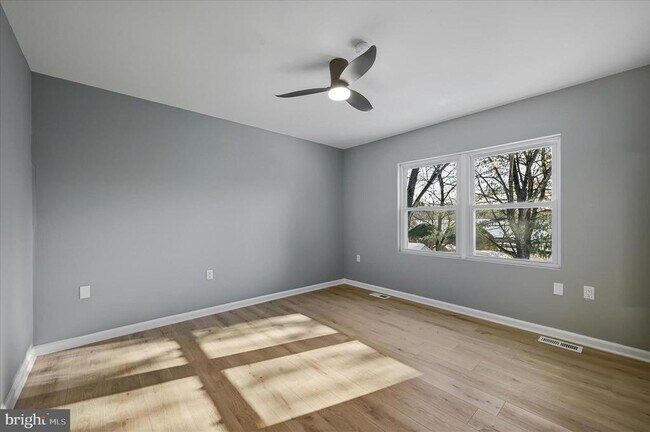 Building Photo - 110 Elaine Dr