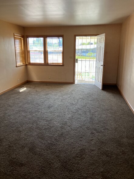 Building Photo - 305 W Ave J 10