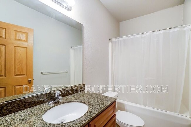 Building Photo - 1105 N Byrne Rd