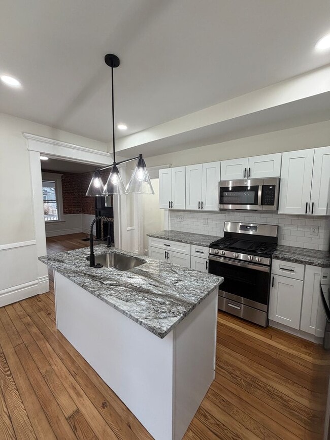 Building Photo - 415 Hanford St