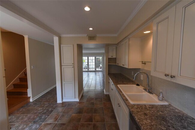 Building Photo - 471 Bendwood Dr