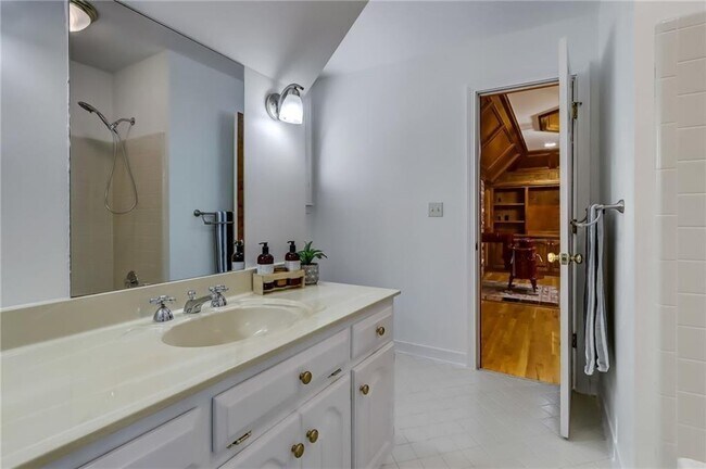 Building Photo - 344 Lost Creek Dr NW