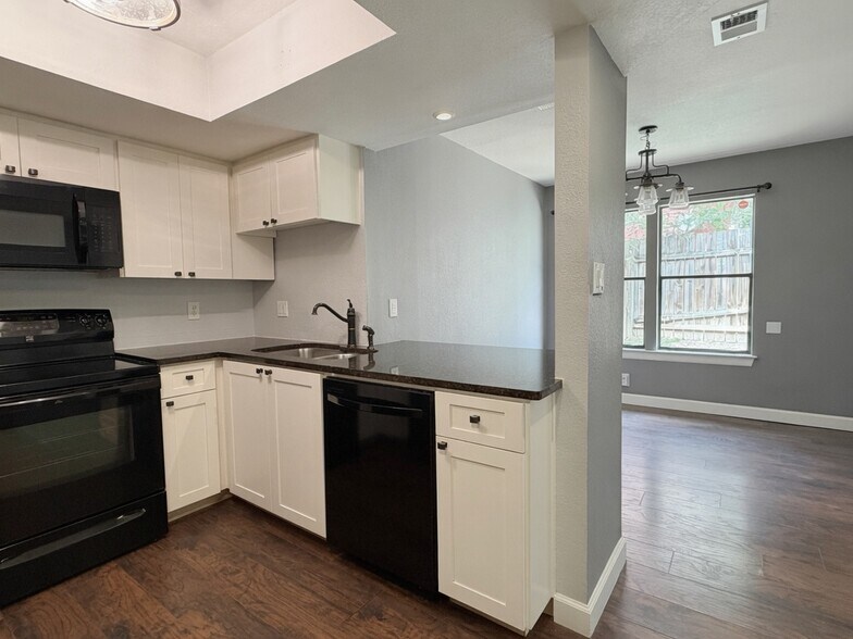 Building Photo - 8107 Hood Cir
