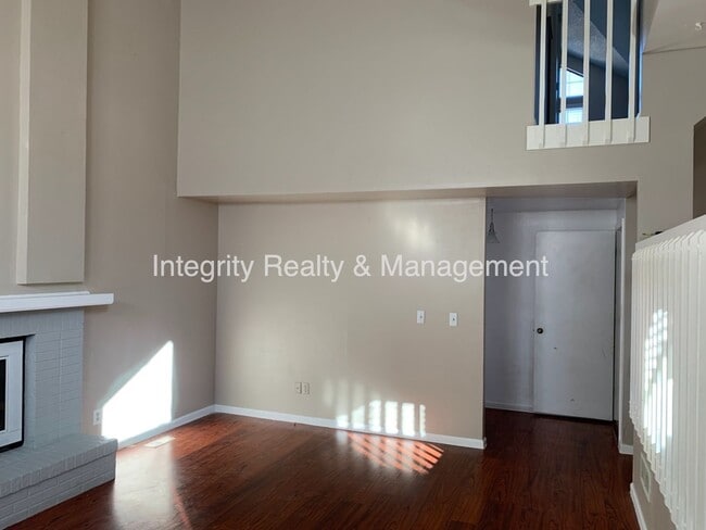 Building Photo - 5605 E Prescott Ave