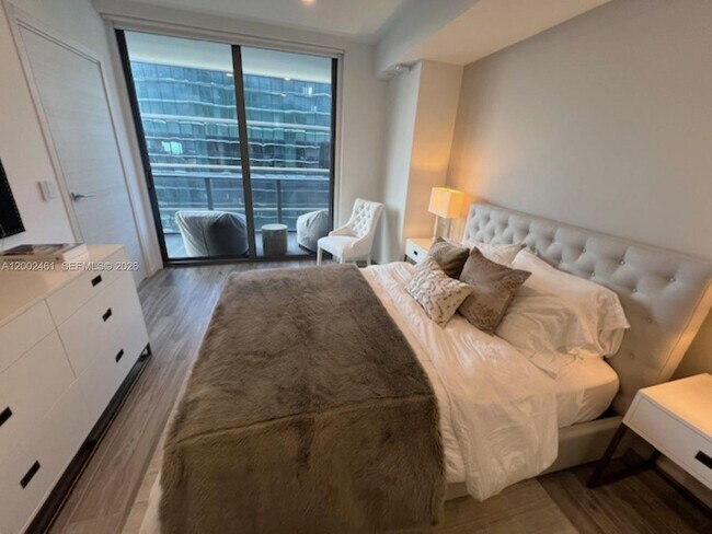 Building Photo - 801 S Miami Ave