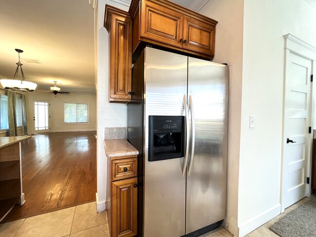 Building Photo - REMODELED 2 BED, 1.5 BATH IN CORONA