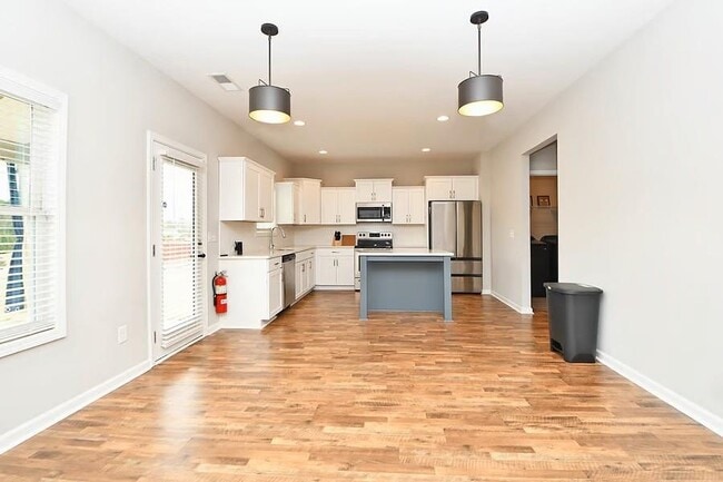 Building Photo - 208 Arrowwood Dr