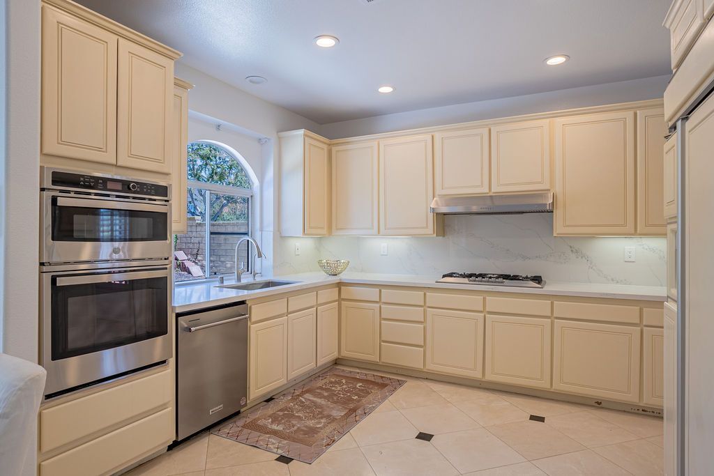 Building Photo - 1651 Fox Springs Cir