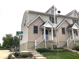 Building Photo - 216 W Kyra Ln