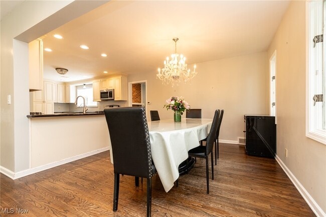 Building Photo - 25035 Penshurst Dr