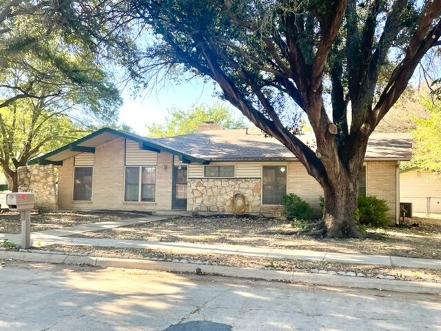 Building Photo - Saucer