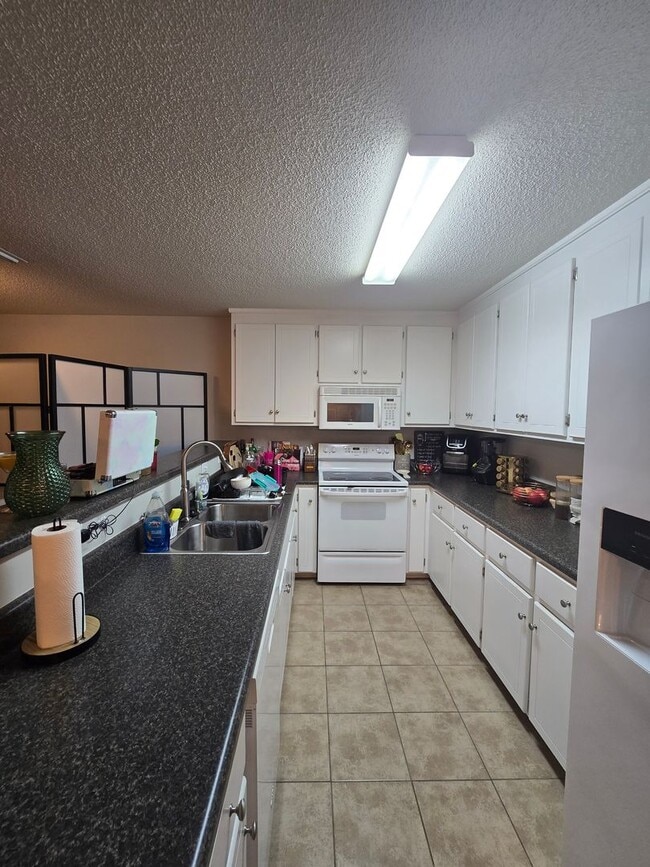 Building Photo - Woodland Park