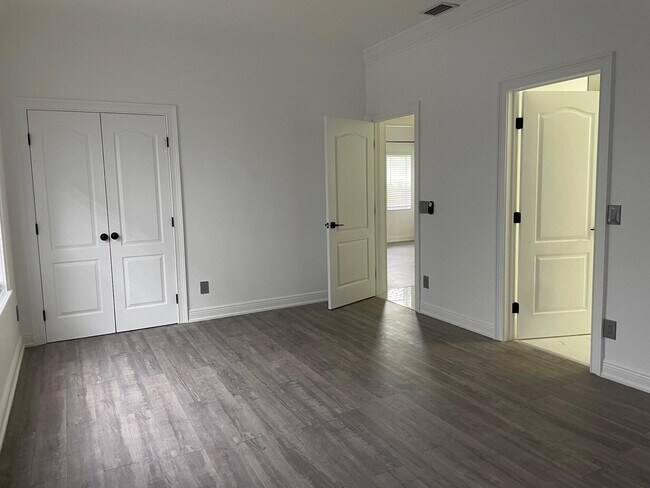 Building Photo - 6264 Lansdowne Cir