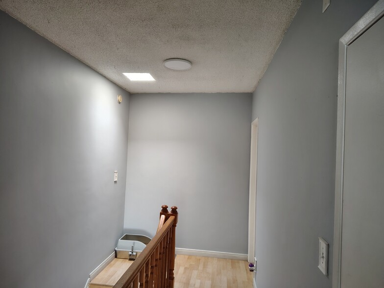 Building Photo - 11025 Kittridge St