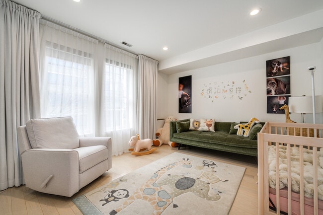 Building Photo - 501 N Kingsbury St