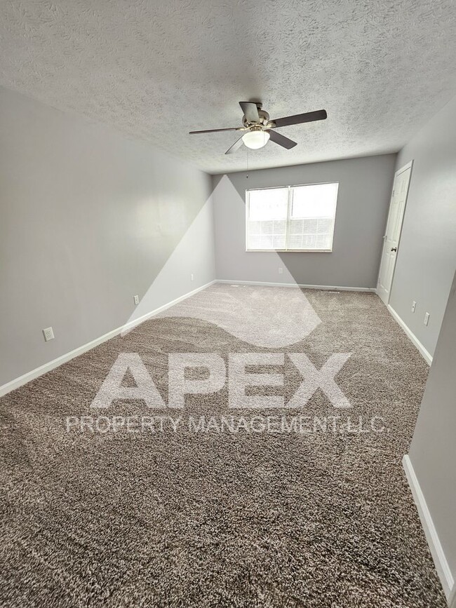 Building Photo - **MOVE-IN SPECIAL** 1/2 off 1st month! Bea...